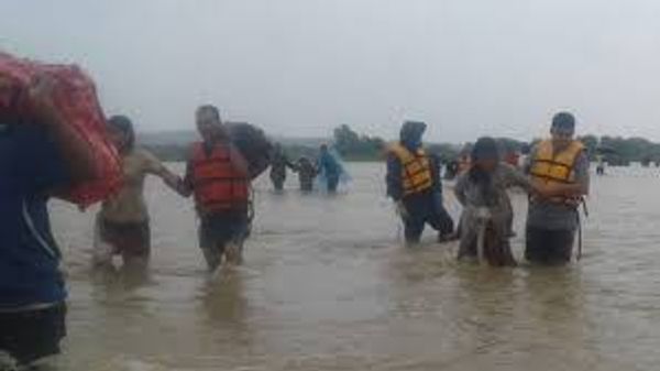 2018ലെ പ്രളയം; സർക്കാരിന് ഹൈക്കോടതിയുടെ നിർദേശം, നഷ്ടപരിഹാരങ്ങൾ ഒരുമാസത്തിനകം നൽകണം!