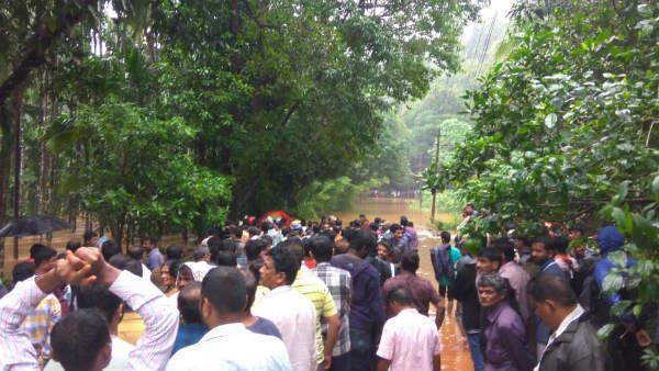 കര്‍ണാടകയിലെ കാര്‍വാറിനടുത്ത് മണ്ണിടിച്ചില്‍, 45 വര്‍ഷത്തിനിടയിലെ ഏറ്റവും വലിയ മഴയെന്ന് യെദ്യൂരപ്പ; നിര്‍മല സീതാരാമന്‍ കര്‍ണാടകയിലേക്ക് തിരിച്ചു