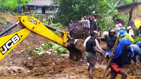 കവളപ്പാറയില്‍ നിന്ന് മൂന്ന് മൃതദേഹങ്ങള്‍ കൂടി കണ്ടെത്തി! തിരച്ചില്‍ നിര്‍ത്തി സൈന്യം