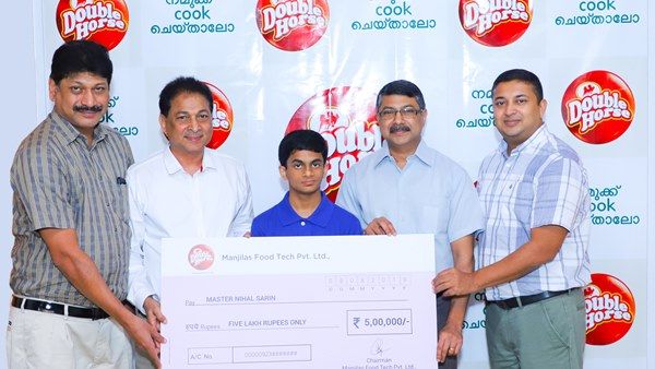 ഇന്ത്യൻ ചെസ്സിലെ യുവചാംപ്യൻ ഗ്രാൻഡ് മാസ്റ്റർ നിഹാൽ സരിനെ ഡബിൾ ഹോഴ്സ് ആദരിച്ചു