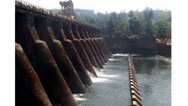 നാവികസേനയെ കാത്തു നില്‍ക്കാതെ നാട്ടുകാരിറങ്ങി: പഴശ്ശി അണക്കെട്ടിലെ ചെളി നീക്കം ചെയ്തു