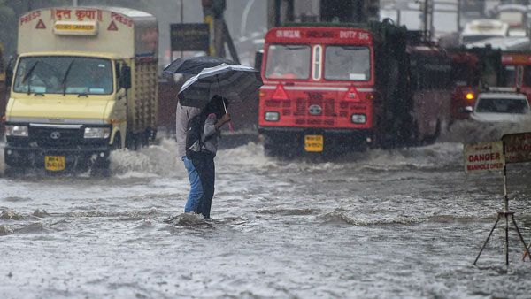 ബെംഗളൂരുവില്‍ റെഡ് അലര്‍ട്ട്: 25 ഇടങ്ങളില്‍ വെള്ളപ്പൊക്ക സാധ്യത, ജാഗരൂകരായിരിക്കാന്‍ നിര്‍ദേശം!!