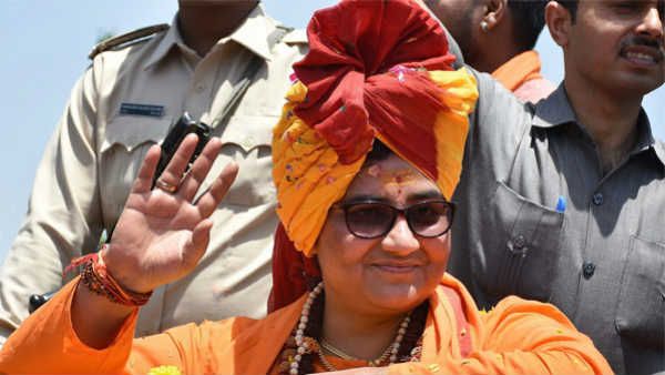 പ്രചാരണത്തില്‍ വര്‍ഗീയ വിഷം, പ്രഗ്യയുടെ വിജയം ചോദ്യം ചെയ്ത് ഹര്‍ജി, കോടതി നോട്ടീസയച്ചു!!