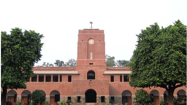 ദില്ലി യൂണിവേഴ്സിറ്റി ക്യാംപസിൽ സവർക്കറുടെ പ്രതിമ, ഒപ്പം ഭഗത് സിങും സുഭാഷ് ചന്ദ്രബോസും!