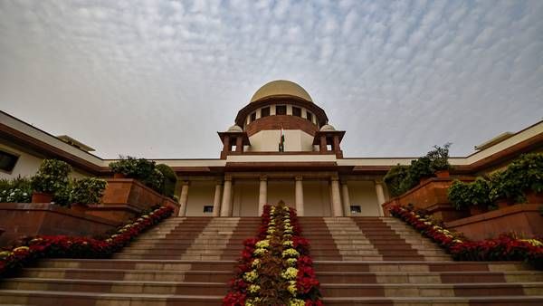 ഉന്നാവോ കേസ്: പെണ്‍കുട്ടിയെ എ​യിംസിലേക്ക് മാറ്റില്ലെന്ന് സുപ്രീം കോടതി, അബോധാവസ്ഥയിലെന്ന് കുടുംബം!!