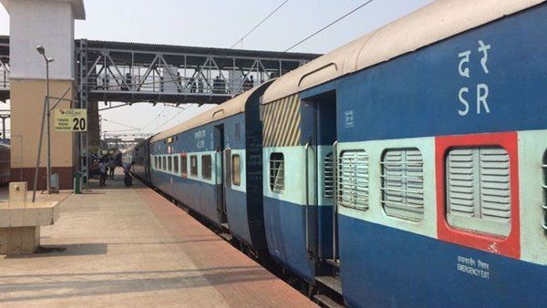 തീവണ്ടികളിൽ‌ ജിപിഎസ് ; ആദ്യഘട്ടം 700 ട്രെയിനുകളിൽ, തത്സമയ നിരീക്ഷണം ആരംഭിച്ചു!