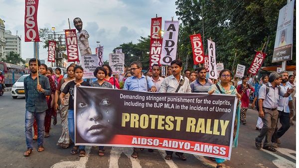 ഉന്നാവ പെൺകുട്ടിയുടെ ആരോഗ്യനില അതീവ ഗുരുതരം; ന്യുമോണിയ ബാധിച്ചുവെന്ന് ഡോക്ടർമാർ, ആശങ്ക