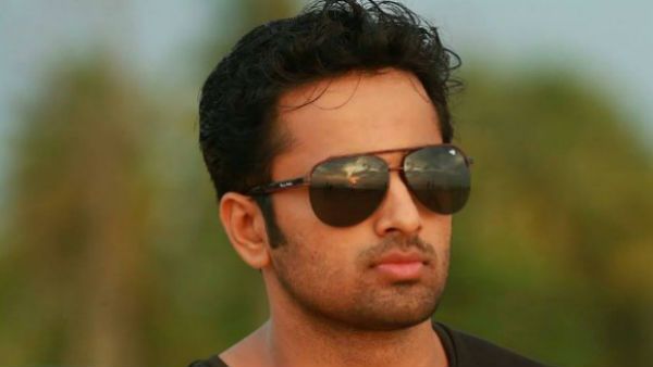 ലിനുവും നൗഷാദിക്കയും; രാഷ്ട്രീയവും ജാതിയും മതവും മറക്കേണ്ട സമയമെന്ന് ഉണ്ണി മുകുന്ദന്‍