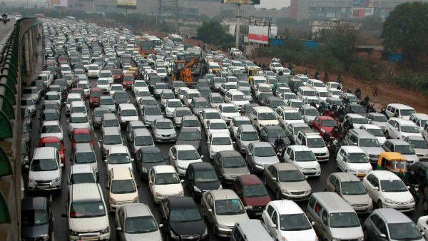 കിതച്ച് കിതച്ച് വാഹന വിപണി; 19 വർഷത്തിനിടയിലെ ഏറ്റവും വലിയ ഇടിവ്, പതിനായിരങ്ങൾക്ക് ജോലി നഷ്ടമായി