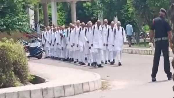 സീനിയേഴ്‌സിന് അഭിവാദ്യമര്‍പ്പിക്കാന്‍ തല മൊട്ടയടിച്ച് മെഡിക്കല്‍ വിദ്യാര്‍ഥികളുടെ റാലി!!