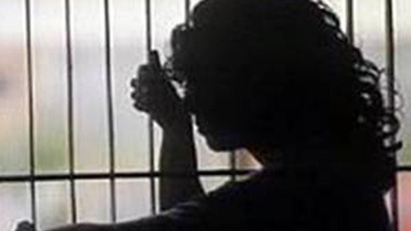 എസ്ഐ എന്ന് തെറ്റിധരിപ്പിച്ച് യുവതി പോലീസ് ക്യാമ്പിൽ, അവിവാഹിതയായ യുവതിയുടെ ലക്ഷ്യം കേട്ടാൽ ഞെട്ടും!