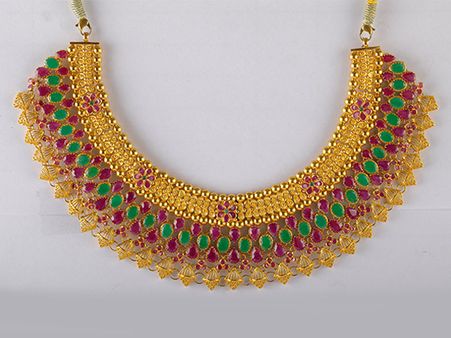 നിങ്ങളുടെ ഓണത്തിന് മാറ്റ് കൂട്ടാനും മോടി കൂട്ടാനും ഈ നെക്‌ലൈസ് സെറ്റുകൾ ധരിക്കൂ