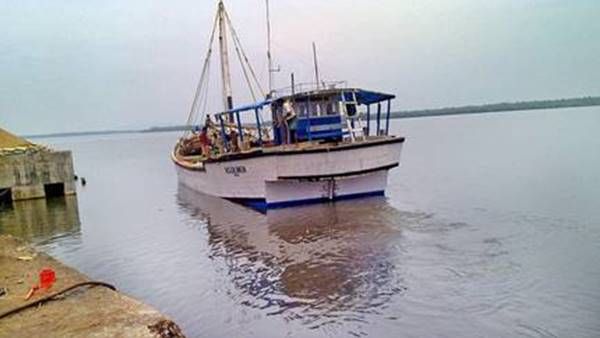 കപ്പൽ പൊളി വീണ്ടും തടഞ്ഞു: അഴീക്കലിൽ അയവില്ലാതെ സംഘർഷം