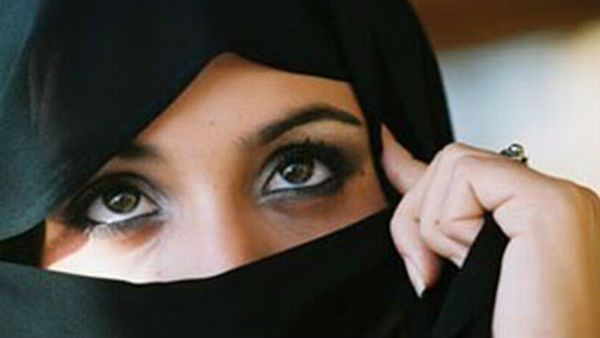 ബുര്‍ഖ ധരിച്ച ഡോക്ടര്‍ക്ക് മര്‍ദ്ദനം; അമേരിക്കന്‍ യുവതി പൂനെയില്‍ പിടിയില്‍, പോലീസിനും മര്‍ദ്ദനം