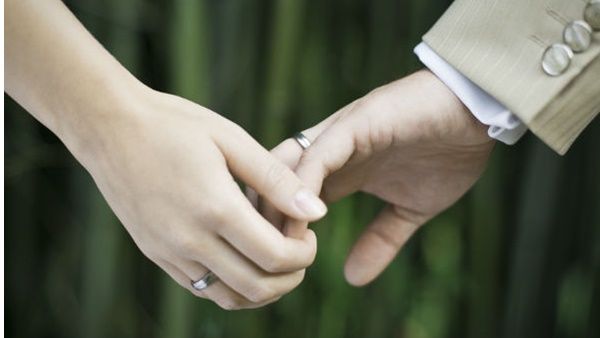 വീട്ടുകാർക്ക് വിഷം കലർത്തിയ ഭക്ഷണം നൽകി മയക്കി; തന്നെ പീഡിപ്പിച്ച പ്രതിയോടൊപ്പം പെൺകുട്ടി ഒളിച്ചോടി