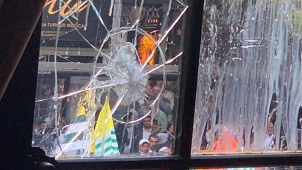 കശ്മീര്‍; ലണ്ടനിലെ ഇന്ത്യന്‍ ഹൈക്കമ്മീഷന് നേരെ പാക് വംശജരുടെ ആക്രമണം, ജനല്‍ ചില്ലുകള്‍ തകര്‍ത്തു
