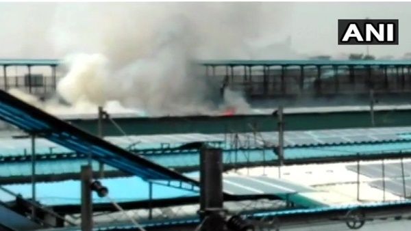 ദില്ലി സ്റ്റേഷനിൽ നിർത്തിയിട്ട കൊച്ചുവേളി എക്സ്പ്രസിന് തീപിടിച്ചു; ആളപായമില്ല, യാത്രക്കാർ സുരക്ഷിതർ