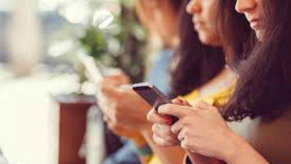 വീട്ടമ്മയുടെ നഗ്നദൃശ്യങ്ങൾ പകർത്തി; വാട്സ് ആപ്പ് വഴി ഭർത്താവിനയച്ചു, പ്രതിയെ കണ്ട് എല്ലാവരും ഞെട്ടി!