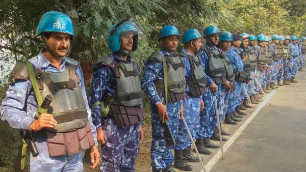 ജമ്മു കശ്മീരിൽ സാമുദായിക സംഘർത്തിന് നീക്കമെന്ന്!! ഭീകരരെ ഇറക്കാൻ പാക് ഐഎസ്ഐ!! സൂചനകൾ വ്യക്തമെന്ന്!!