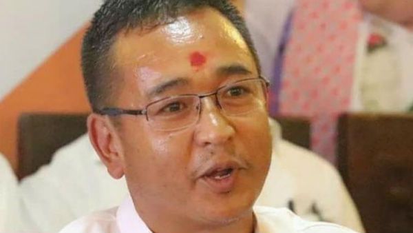 അഴിമതിക്കേസില്‍ ശിക്ഷിക്കപ്പെട്ട മുഖ്യമന്ത്രി മല്‍സരിക്കും; വിചിത്ര നീക്കം, അയോഗ്യത നീക്കി