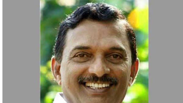 യുവതീ പ്രവേശന വിധി നടപ്പിലാക്കുന്ന ധൃതി മരടിലില്ലേ... സർക്കാരിനെതിരെ ദേവസ്വം ബോർഡ് പ്രസിഡന്റ്!!