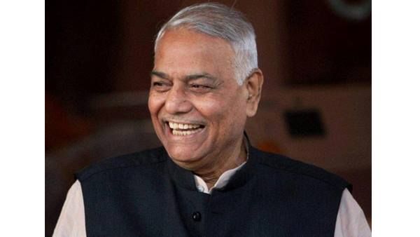 യശ്വന്ത് സിൻഹയെ ശ്രീനഗർ വിമാനത്താവളത്തിൽ തടഞ്ഞു: ദില്ലിയിലേക്ക് തിരിച്ചുപോകാൻ ആവശ്യപ്പെട്ടെന്ന്, കശ്