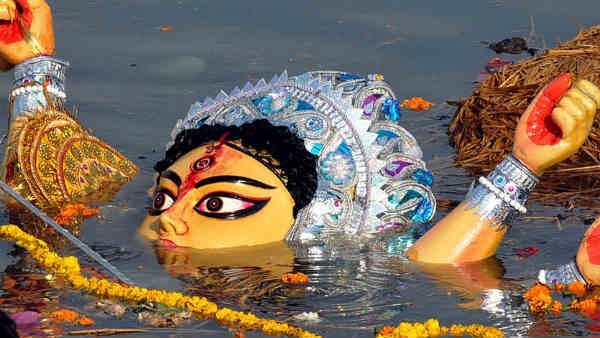 ഗംഗയില്‍ വിഗ്രഹ നിമജ്ഞനം ചെയ്താല്‍ പിഴ; 11 സംസ്ഥാനങ്ങള്‍ക്ക് കേന്ദ്രത്തിന്റെ നിര്‍ദേശം