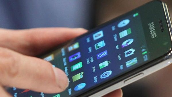 കോളേജുകളിലും യൂണിവേഴ്സിറ്റികളിലും മൊബൈൽ ഫോൺ നിരോധിച്ച് യോഗി സർക്കാർ; അധ്യാപകർക്കും ബാധകം