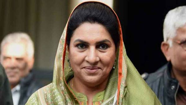 ഹരിയാനയില്‍ വീണ്ടും ട്വിസ്റ്റ്..... ഉപമുഖ്യമന്ത്രി പദം ദുഷ്യന്തിന്റെ അമ്മ നൈന ചൗത്താലയിലേക്ക്