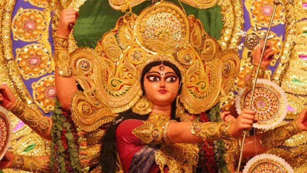 ഇന്ന് മഹാനവമി; ക്ഷേത്രങ്ങളില്‍ വന്‍ ഭക്തജന തിരക്ക്!! രഥോത്സവത്തിനൊരുങ്ങി കൊല്ലൂര്‍ മൂകംബിക ക്ഷേത്രം