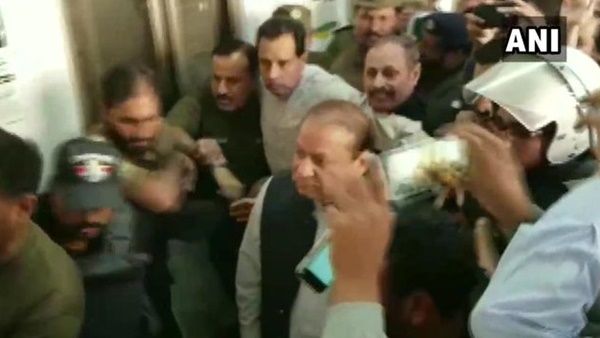 പാകിസ്താന്‍ മുന്‍പ്രധാനമന്ത്രി നവാസ് ഷരീഫിനെ അറസ്റ്റ് ചെയ്തു