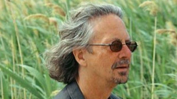 'അപമാനകരവും ലജ്ജാകരവും': പീറ്റർ ഹൻഡ്‌കെയ്ക്ക് സാഹിത്യ നോബേല്‍ നല്‍കിയതിനെതിരെ പ്രതിഷേധം