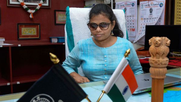 തിരുവനന്തപുരത്തെ സബ്കളക്ടറായി പ്രഞ്ജല്‍ പാട്ടീല്‍: കാഴ്ചപരിമിതി മറികടന്ന് ഐഎഎസ്!!