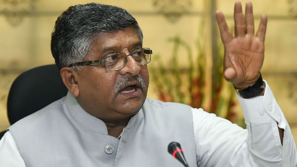 രാജ്യത്ത് സാമ്പത്തിക മാന്ദ്യമില്ല: ഒറ്റദിവസം മൂന്ന് സിനിമകൾ നേടിയത് 120 കോടി, സമ്പദ് വ്യവസ്ഥ ശക്തമെന