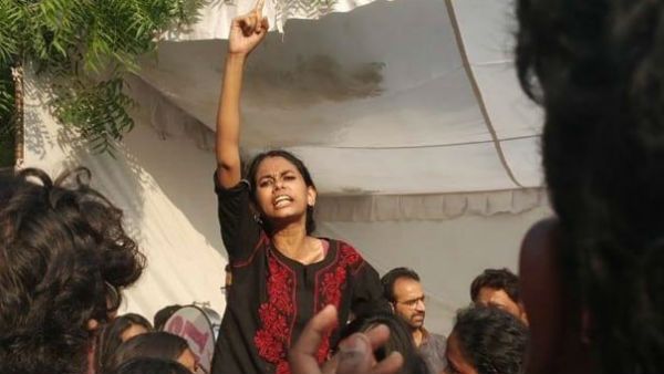 ഇരുട്ടില്‍ അവര്‍ ഞങ്ങളെ ക്രൂരമായി മര്‍ദിച്ചു, സമരത്തില്‍ നിന്ന് പിന്നോട്ടില്ലെന്ന് ജെഎന്‍യു യൂണിയന്‍