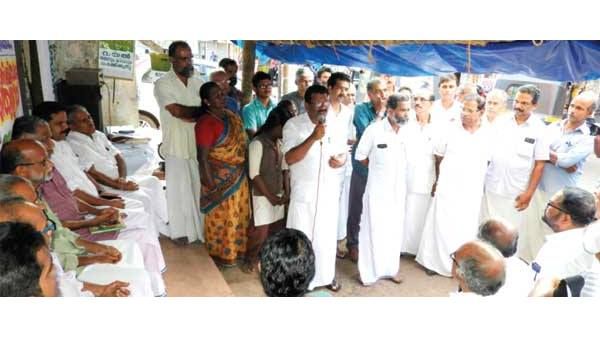 കണ്ടങ്കാളി സമരത്തിന് പിൻതുണയുമായി കോൺഗ്രസ് നേതാക്കളെത്തി: ബംഗാൾ ആവർത്തിക്കുമെന്ന് സതീശൻ പാച്ചേനി