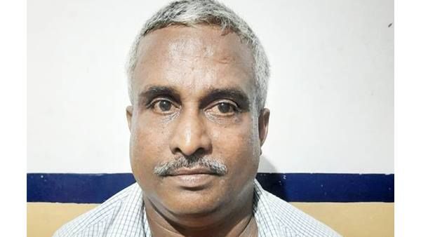 അപകടത്തിൽപ്പെട്ട കാറിൽ വൻ മദ്യ ശേഖരം: കാറോടിച്ചയാൾ കുടുങ്ങി