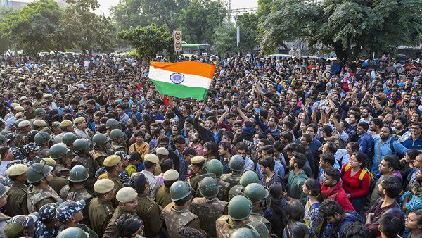 ജെഎൻയു സമരം; പ്രതിഷേധം ശക്തമാക്കാൻ വിദ്യാർത്ഥികൾ, ക്യാമ്പസ് അച്ചിടും, പ്രതിഷേധവുമായി എബിവിപിയും!