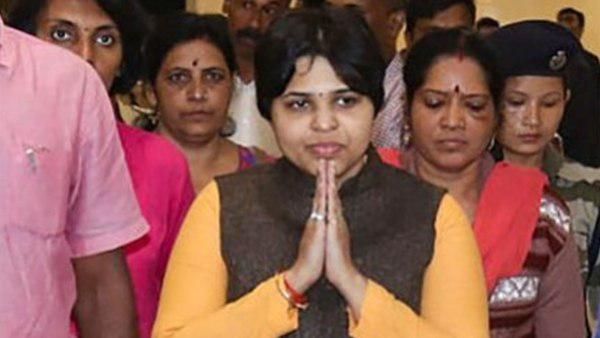 തൃപ്തി ദേശായി ശബരിമല കയറാൻ കേരളത്തിൽ; സർക്കാർ രേഖാമൂലം ആവശ്യപ്പെട്ടാൽ മടങ്ങാമെന്ന് സംഘം!