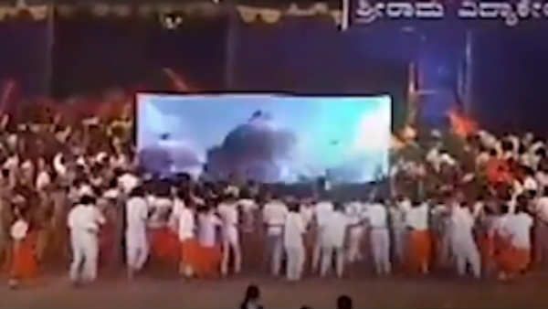 ബാബറി മസ്ജിദ് തകര്‍ക്കല്‍ പുനരാവിഷ്കരിച്ചു: ആര്‍എസ്എസ് നേതാവുള്‍പ്പെടെ നാല് പേര്‍ക്കെതിരെ കേസ്!!