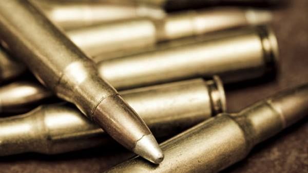 നടുവേദനയെ തുടര്‍ന്ന് ആശുപത്രിയിലെത്തി; ശസ്ത്രക്രിയയിലൂടെ നീക്കം ചെയ്തത് വെടിയുണ്ട