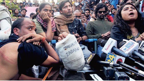 ദില്ലിയിലെ ജാമിയ മുതൽ സുഡാനും റഷ്യയും വരെ, 2019ൽ വൈറലായ ചില ചിത്രങ്ങൾ കാണാം...