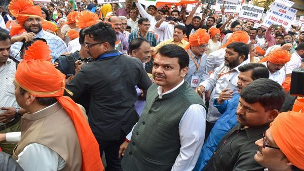 4 കിലോമീറ്റർ വ്യത്യാസം, പൗരത്വ നിയമ ഭേദഗതിയെ അനുകൂലിച്ചും പ്രതിഷേധിച്ചും മുംബൈയിൽ ഒരേ സമയം റാലികൾ