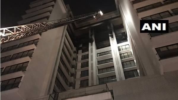 മുംബൈയിൽ 13 നില കെട്ടിടത്തിൽ തീപിടുത്തം: രക്ഷാപ്രവർത്തനം പുരോഗമിക്കുന്നു, ആളപായമില്ലെന്ന്!!