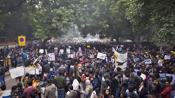 പൗരത്വ നിയമ ഭേദഗതിക്കെതിരെ രാജ്യവ്യാപക പ്രക്ഷോഭം:യുപിയിൽ മരിച്ചവരുടെ എണ്ണം ആറായി