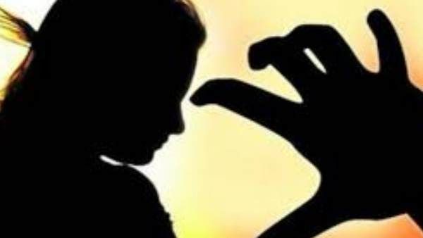 കുളിമുറി ദൃശ്യങ്ങൾ പുറത്ത് വിടുമെന്ന് ഭീഷണിപ്പെടുത്തി 17കാരിയെ പീഡിപ്പിച്ചു! കൊല്ലത്ത് 4 പേർ പിടിയിൽ