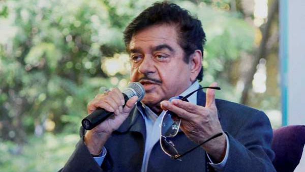 ഇങ്ങനല്ല അക്രമത്തെ നിയന്ത്രിക്കേണ്ടത്, പ്രിയങ്കയ്ക്കെതിരായ നടപടി അപലപിച്ച് ശത്രുഘ്‌നന്‍ സിന്‍ഹ!!