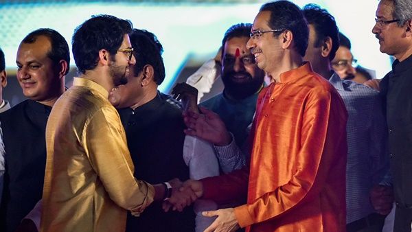 ' മഹാരാഷ്ട്രയിൽ സന്തുഷ്ടൻ ഒരേയൊരു കോൺഗ്രസ് നേതാവ് ', പരാതിയുമായി നേതാക്കൾ ദില്ലിക്ക്