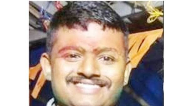 കതിരൂരിൽ പോലീസിന് നേരേ ബോംബേറ്: പ്രതിയായ ആർഎസ്എസ് പ്രവർത്തകനെ സിസിടിവിയിൽ നിന്ന് തിരിച്ചറിഞ്ഞു!!