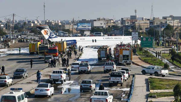 ഇറാനില്‍ വിമാനം റണ്‍വെ കടന്ന് നടുറോഡിലെത്തി; 150 യാത്രക്കാര്‍ രക്ഷപ്പെട്ടത് തലനാരിഴയ്ക്ക്